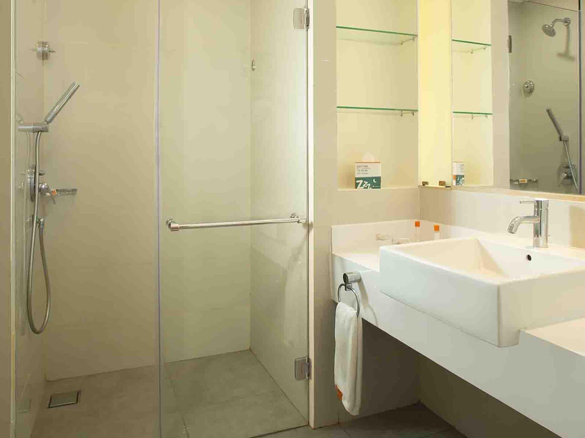 Harris Hotel Sentraland Semarang Ngoại thất bức ảnh