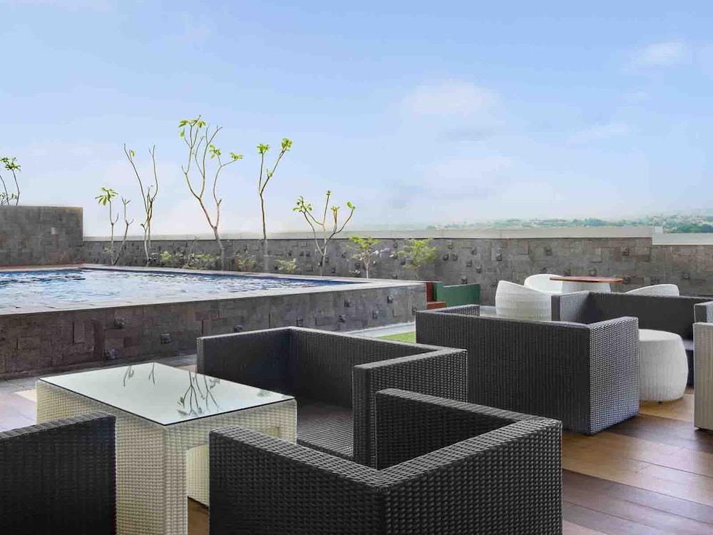 Harris Hotel Sentraland Semarang Ngoại thất bức ảnh