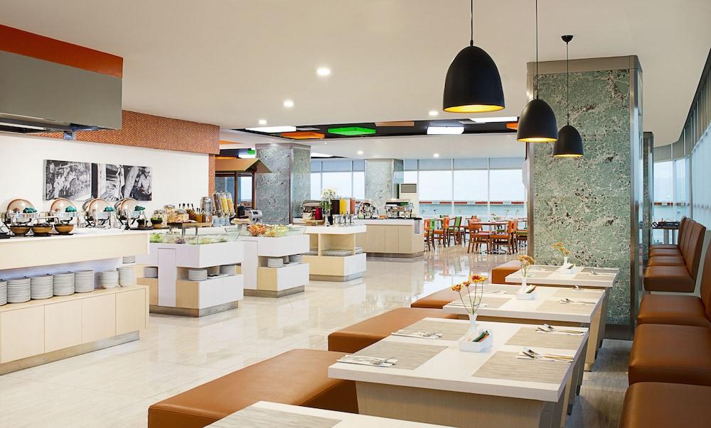 Harris Hotel Sentraland Semarang Ngoại thất bức ảnh