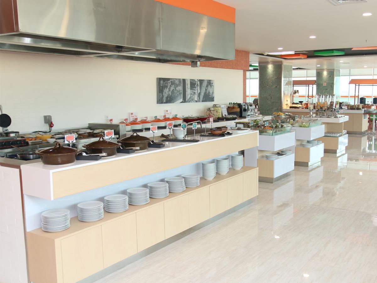 Harris Hotel Sentraland Semarang Ngoại thất bức ảnh
